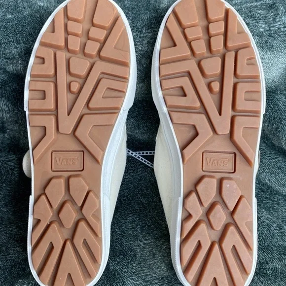 NWOB Women’s Vans Style 93 Mary Jane Sneakers Buckle Cream Canvas - Picture 6 of 6